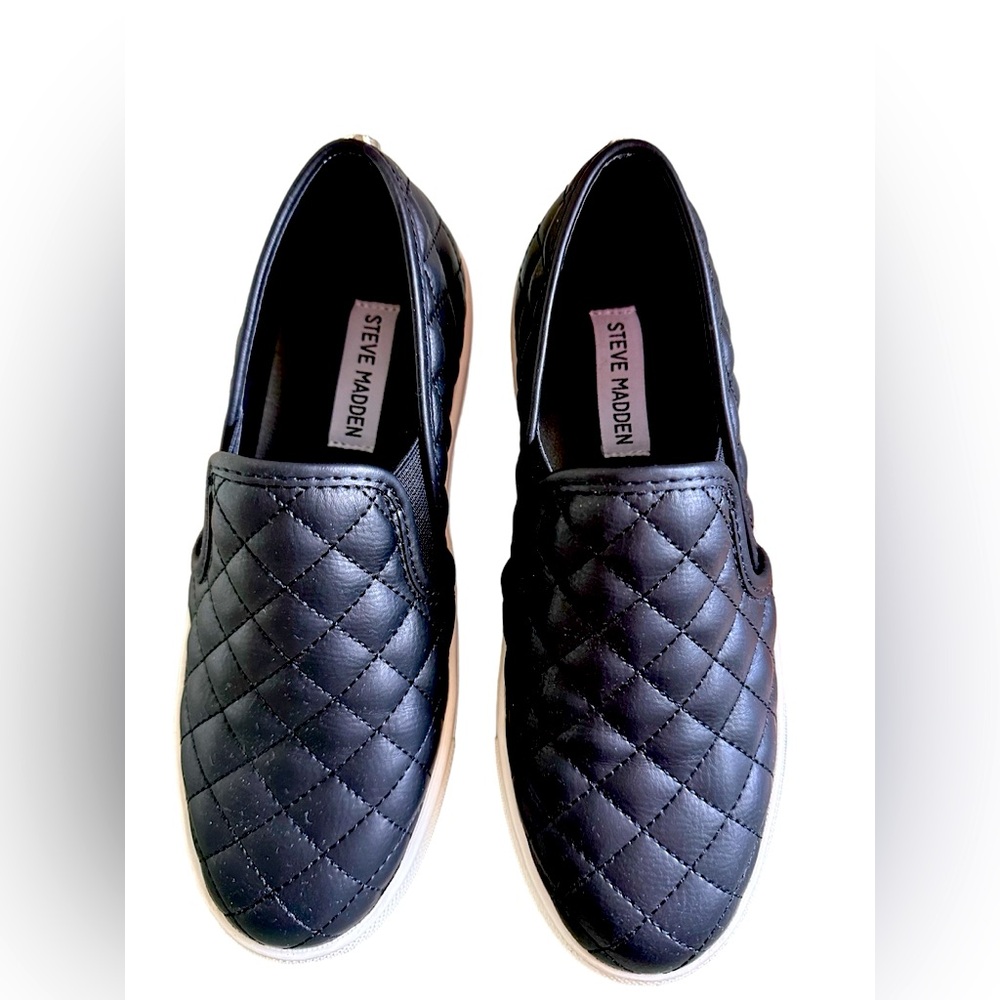 UEC-Women’s Steve Madden Ecentrcq Black in size 6 1/2.